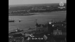 1920-1930-е годы. Рига. Ледоход на Даугаве. Домский собор. Дирижабль над городом. Национальная опер