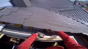 Монтаж мансардного окна Velux в готовую кровлю из металлочерепицы. Подробная инструкция