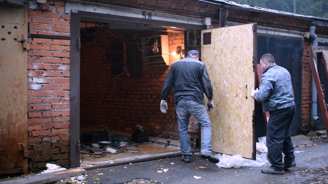 Гаражные распашные ворота. С утеплением. Рама из уголка.