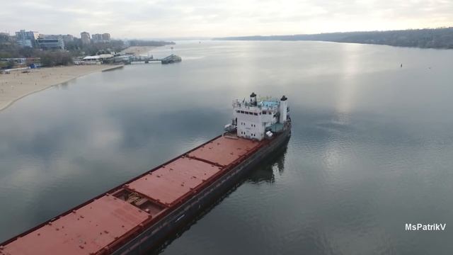 Севший на мель сухогруз в Запорожье. смотреть онлайн