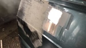 Чистка лазером двери автомобиля.