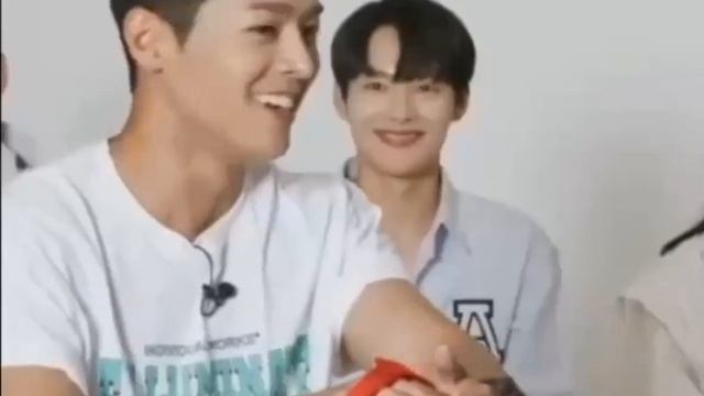 Они такие милые??? Дорама: Взрослый стажер смотреть онлайн