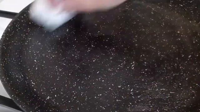 Правильный завтрак. Подойдёт даже тем кто на ПП. Овсяноблин с творогом и изюмом. смотреть онлайн