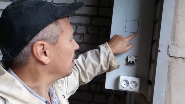 Установка амперметра на эл. шкаф. Как изготовить квадратное отверстие смотреть онлайн