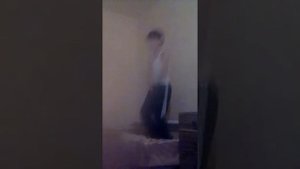 Сальто на кровати чють несломал спину