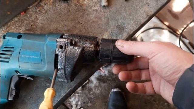 Как выкрутить патрон из дрели или шуруповёрта- ЛЁГКО !