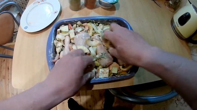 Куриная голень с овощами в сметане/Preparing chicken leg with vegetables in sour cream...