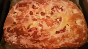 ПИРОГ С КЛУБНИЧНО?-ЯБЛОЧНОЙ?НАЧИНКОЙ?РУЛЕТЫ С ОРЕХАМИ? И ИЗЮМОМ?