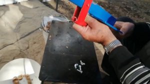 Приспособление для колки орехов своими руками.