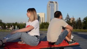Веселое и креативное поздравление молодоженов от друзей с днем свадьбы!