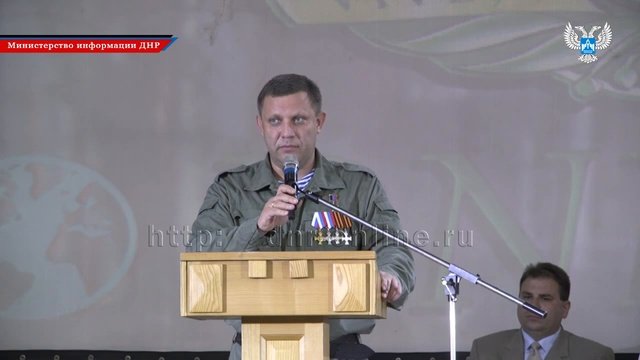 Александр Захарченко поздравил с окончанием университета врачей и провизоров