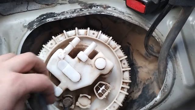 Тойота Королла е150 плохо заводится, замена топливного фильтра часть 2 смотреть онлайн