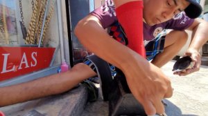 $1.50 STREET SHOE SHINE 🔥 w/ FIRE & ICE CUBE SOCKS by "Carlos" 🇲🇽 Playa Del Carmen, Mexico ASMR