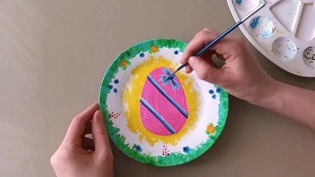 Рисуем узор на тарелке. Роспись посуды своими руками. Учимся рисовать.