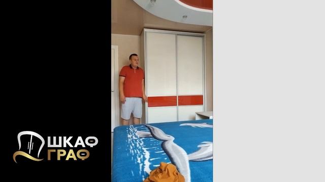 Встроенный шкаф-купе  в спальню с стеклом "Лакобель" в Минске. смотреть онлайн