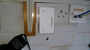 How to factory reset a TL-WPA4220 TP-Link AV600 Powerline Wi-Fi Extender