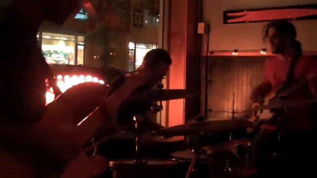 Zevious Trio playing at the Galaxy Hut in Arlington VA, Sunday August 16, 2009 смотреть онлайн