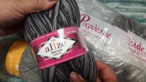 ,,Теплая посылочка,, с пряжей для солдатских носков.