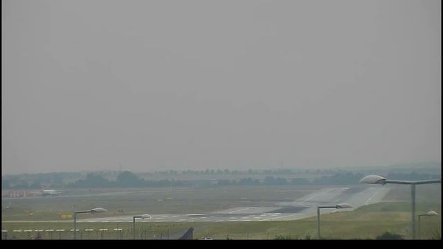 Webcam at Prague Airport incl. ATC смотреть онлайн