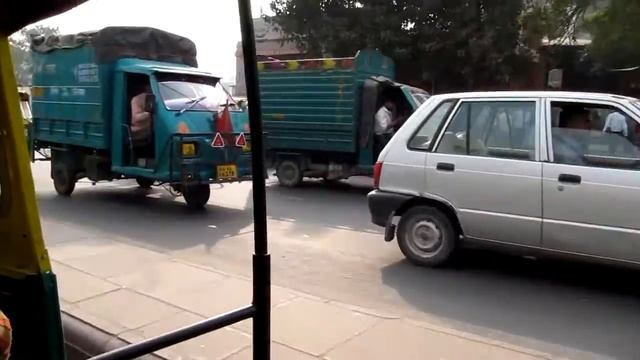 Индия, Дели. Движение по улицам.