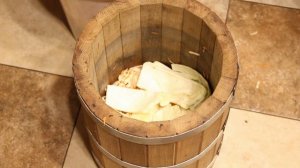 Рецепт хрустящей и сочной квашеной капусты на зиму! Готовим в дубовой кадке.