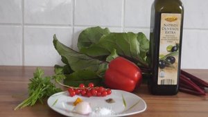 Рецепт салата из листьев свеклы. Вкусный салат быстрого приготовления на каждый день