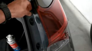 Toyota Auris - wymiana żarówki lampy tylnej (światło stop)