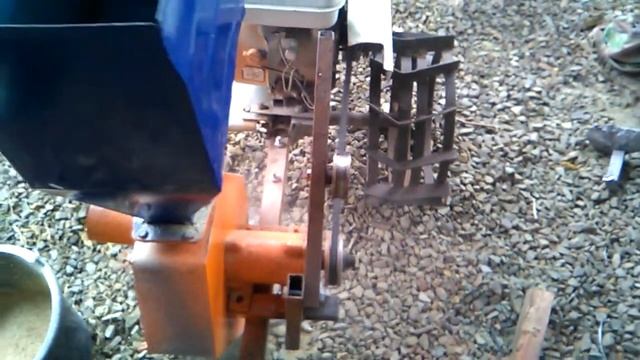 зернодробилка, навесная для мотоблока, возможен электропривод. 2,8 кВт. смотреть онлайн