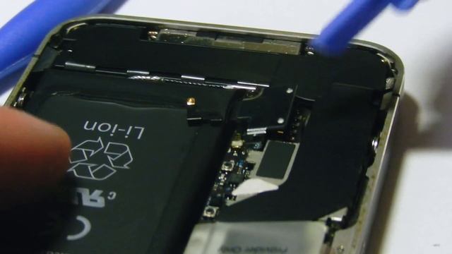 iPhone 4s простая замена аккумулятора / Phleyd смотреть онлайн