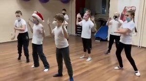 песня  двигайся - танцуй