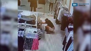 В воронежском ТЦ мужчина украл женские вещи
