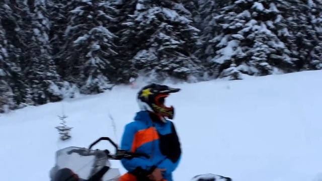 Снегоходы по Верхнесергински!!!! смотреть онлайн