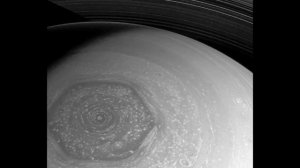 Зонд Кассини продемонстрировал "Вершину мира" на Сатурне