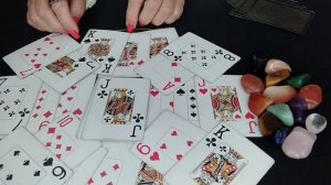 ГАДАЕМ НА СОПЕРНИЦУ БУБНОВУЮ  ДАМУ ЧТО У НЕЁ ПРОИСХОДИТ С КРЕСТОВЫМ КОРОЛЕМ...