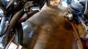 Обслуживание цепи Kawasaki er 6 n - ч.1 вывешиваем заднее колесо