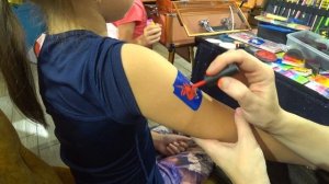 Настя и Вика сделали татуировки ПОКРАСИЛИ волосы и МАМА сделала себе АКВАГРИМ