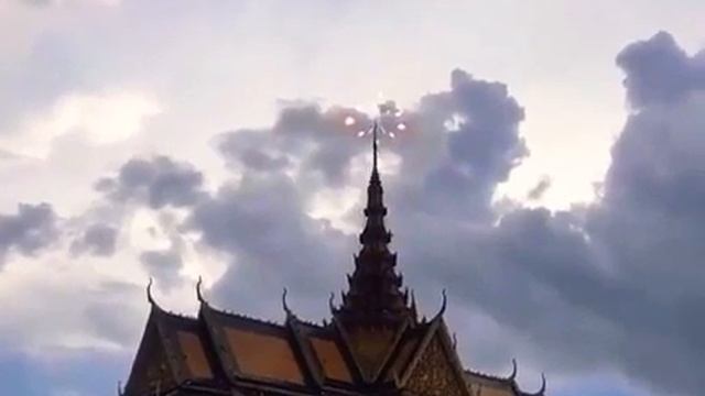 АТМОСФЕРНОЕ ЭЛЕКТРИЧЕСТВО - ХРАМ В КИТАЕ