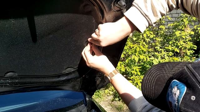 Установка газовых упоров капота