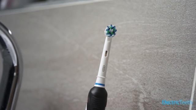 Oral-B Pro 2 2500 Electric Toothbrush Review смотреть онлайн