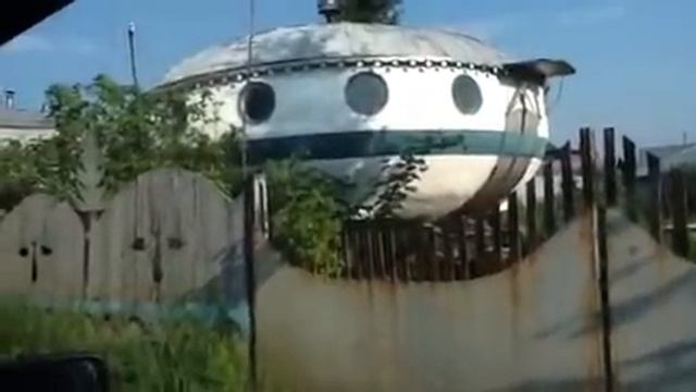 Дом-летающая тарелка смотреть онлайн