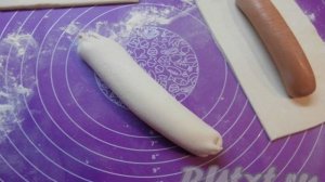 Ромашки из сосисок и слоёного теста