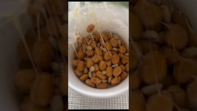 Натто-традиционное японское блюдо из ферментированных соевых бобов . А Вы хотели бы попробовать ? смотреть онлайн