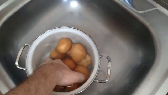 Как сварить яйца вкрутую в кастрюле ?
