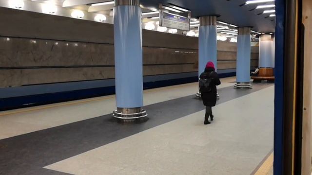 Посадка на поезд на станции Уручье, следующая - Борисовский тракт, минский метрополитен