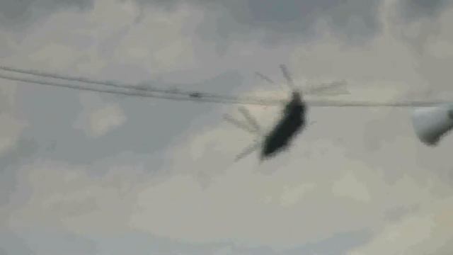 Boeing CH-47 Chinook demonstration at Farnborough International Airshow 2010 смотреть онлайн