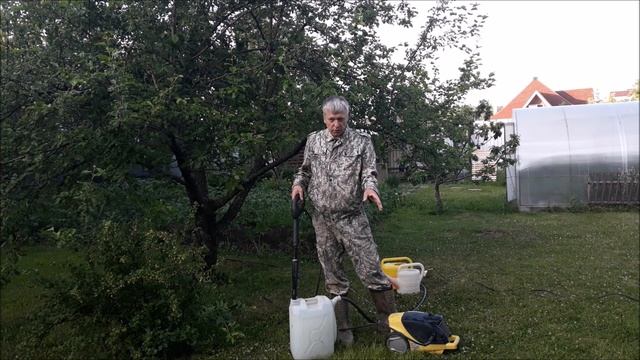 Опрыскивание плодовых деревьев Керхером. Защита от тли и белокрылки. Это уже не тяжкий труд