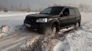 Freelander 2 пашет поле зимой