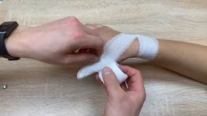 Колосовидная повязка на первый палец кисти - Spica bandage on the thumb