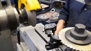 Заточка дисковой фрезы на приспособлении ВЗ-318.П53