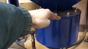 Пескоструйная камера в гараже.